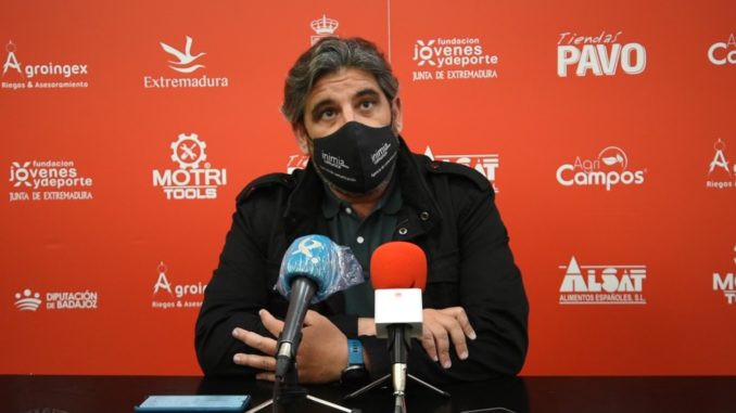 Juan García en sala de prensa