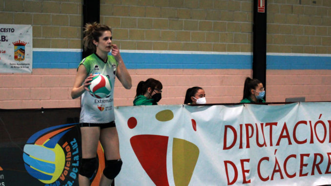 Yohana preparando el saque