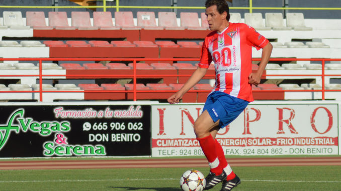 Emilio Sosa durante el partido de veteranos CD Don Benito-Real Madrid