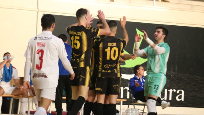 El Cáceres UEX se acerca a los playoff