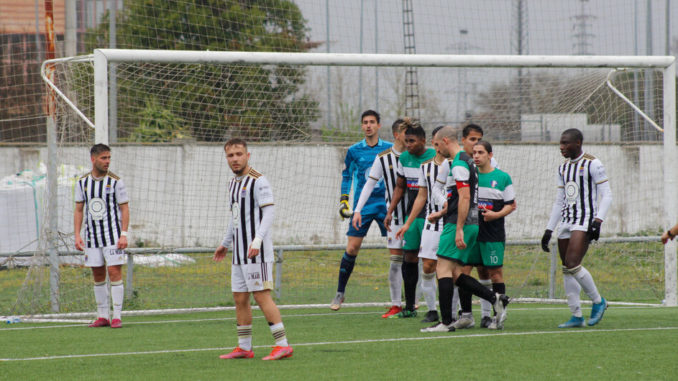 Tablas en el enfrentamiento directo contra el Don Álvaro en un partido que tuvo distintas fases